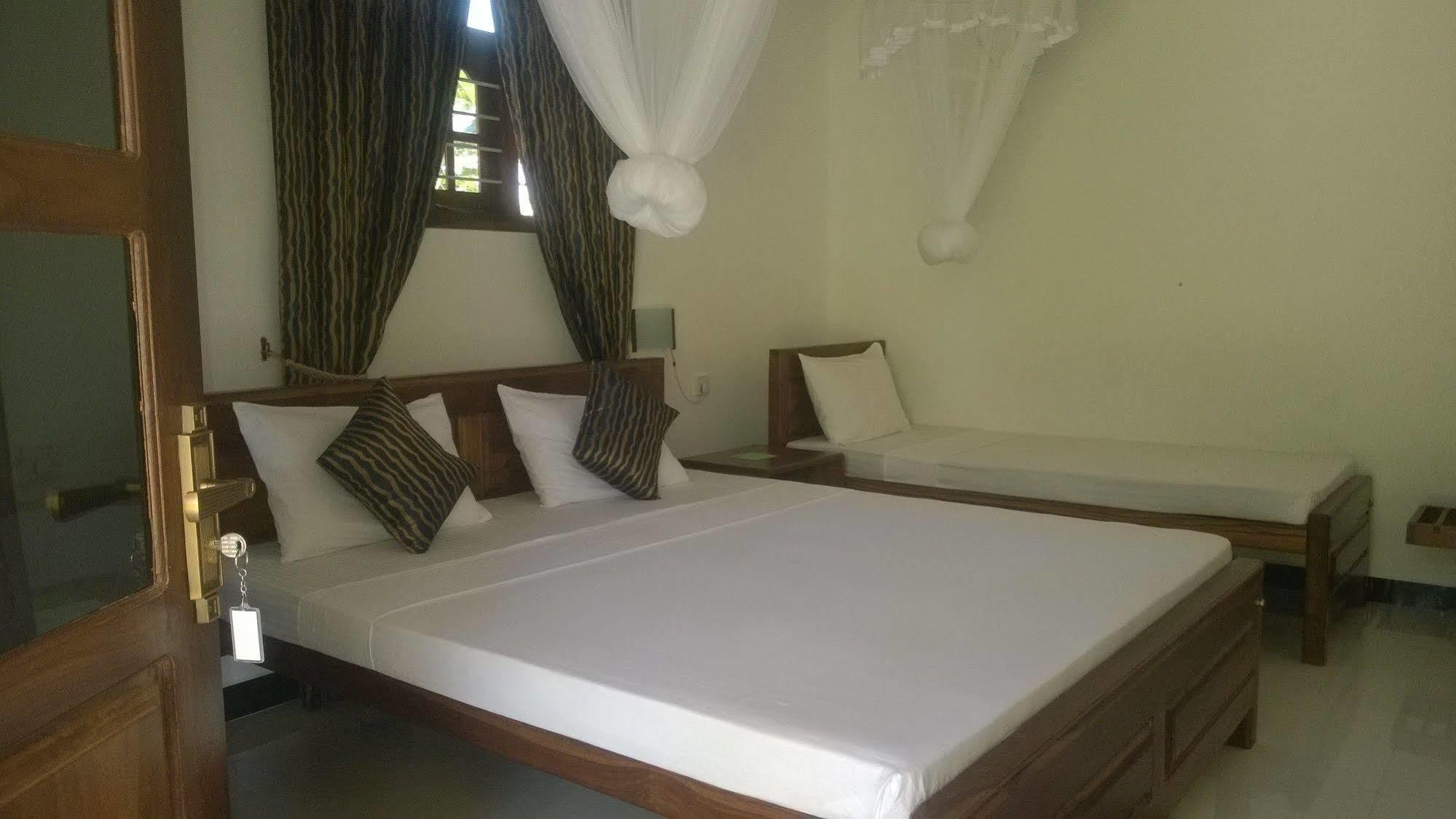 Sigiri Holiday Inn Inamaluwa Exterior photo